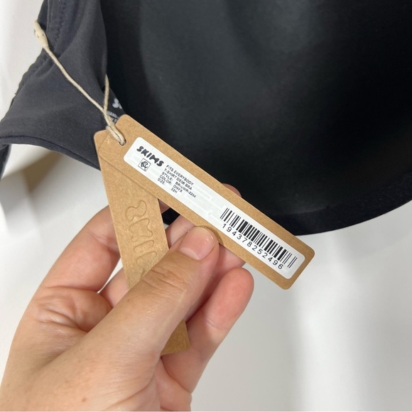 NWT Skims Fits Everybody T-shirt Demi Bra Size 32H - Picture 12 of 12